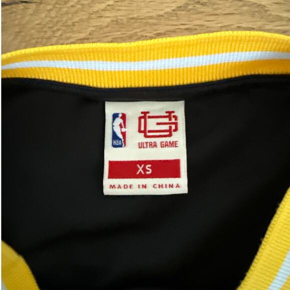 NBA Lakers Crop Tee Los Angeles Lakers Size XS Black Yellow - Picture 3 of 5